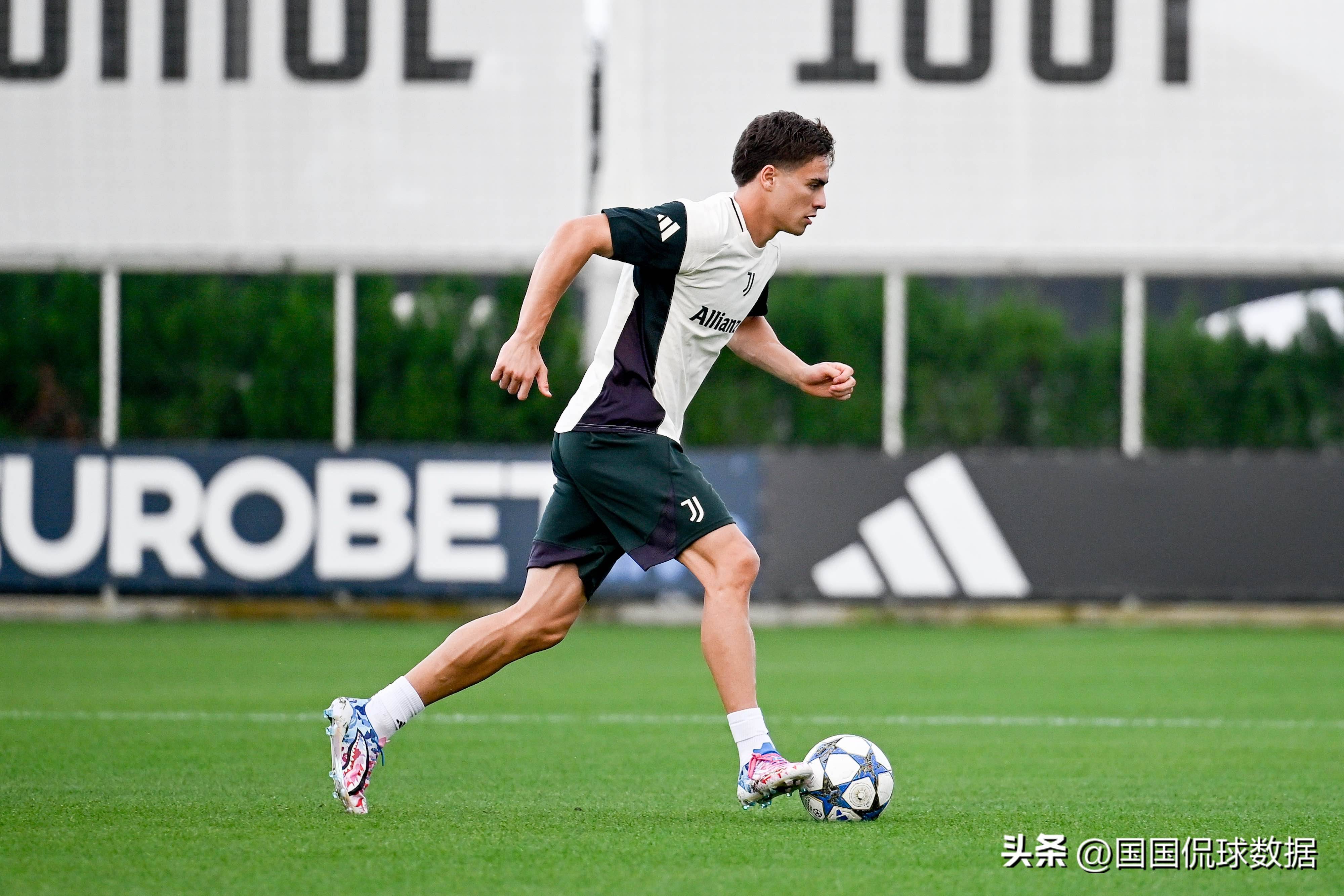 包含多特蒙德内部沟通备战足总杯多特蒙德今晚队长鼓劲，网友：尤文图斯强势反弹备战欧冠的词条